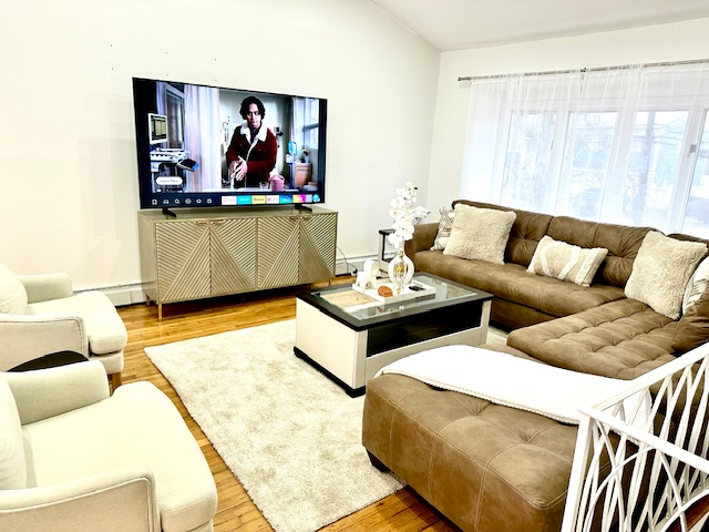 Luxury Waterfront Retreat - Photo 12