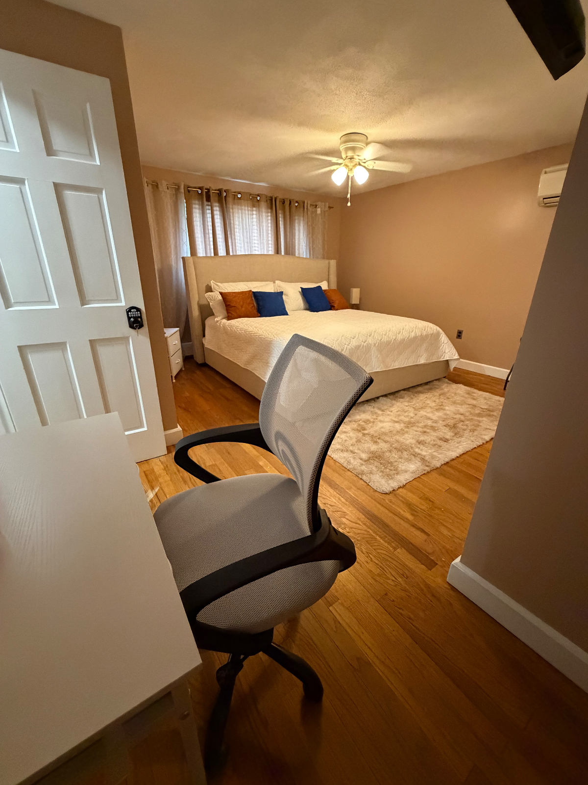 Furnished bedrooms - utilities included