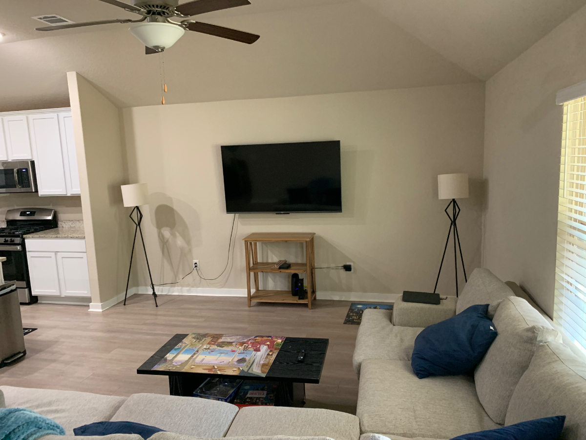 Furnished, clean and welcoming bedroom - Photo 6