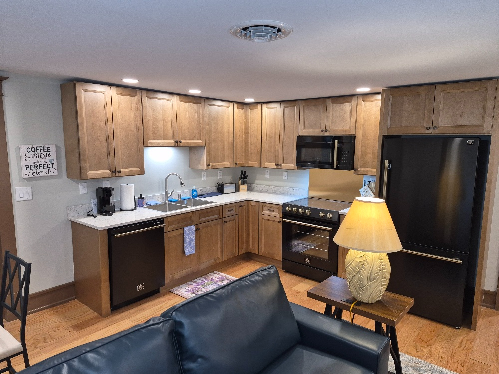 Brand-New Premium Furnished 1BR | Quiet Professional Setting | All Utilities + Wi-Fi - Photo 6
