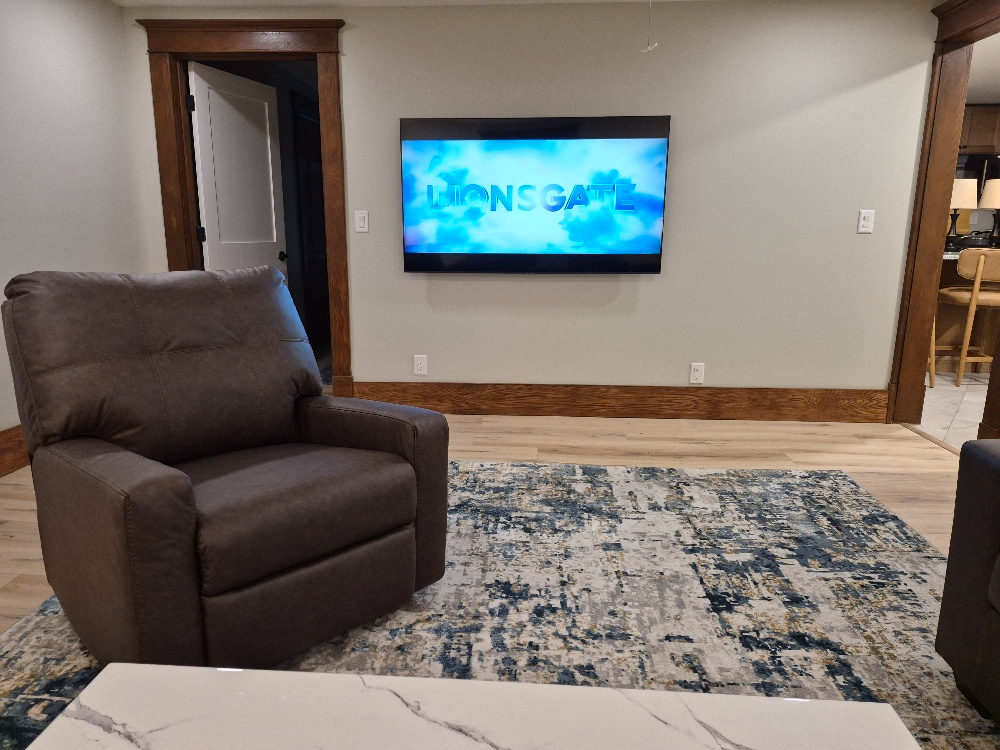 Brand-New Premium Furnished 1BR | Quiet Professional Setting | All Utilities + Wi-Fi - Photo 4