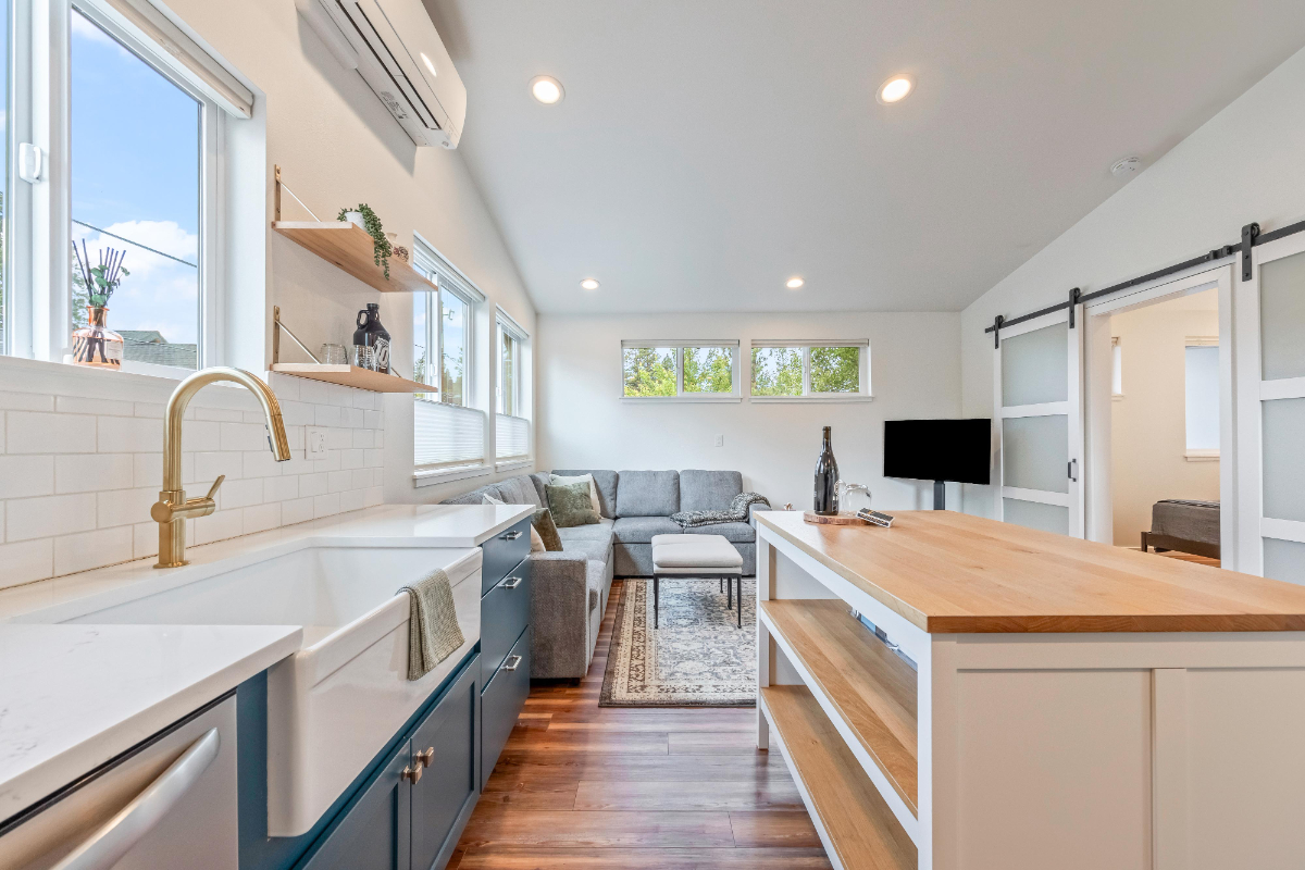 Bend Urban Nest / 1 bed, 1 bath ADU in amazing area! - Photo 4