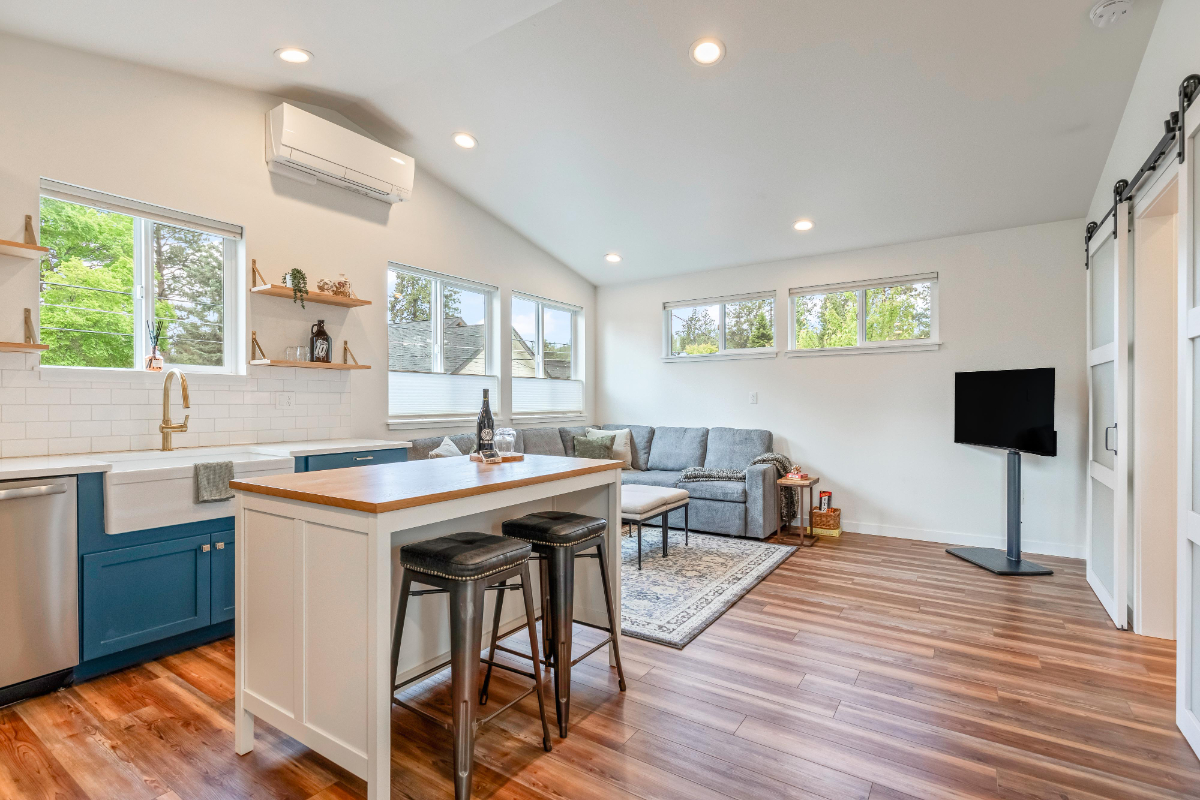 Bend Urban Nest / 1 bed, 1 bath ADU in amazing area! - Photo 6