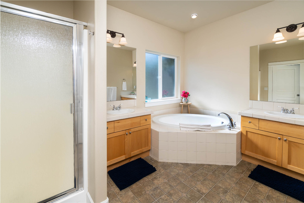 Incredible location for this 30-day minimum stay Redmond two-bedroom + high level office home. PERFECT FOR REMOTE WORKER - Photo 3