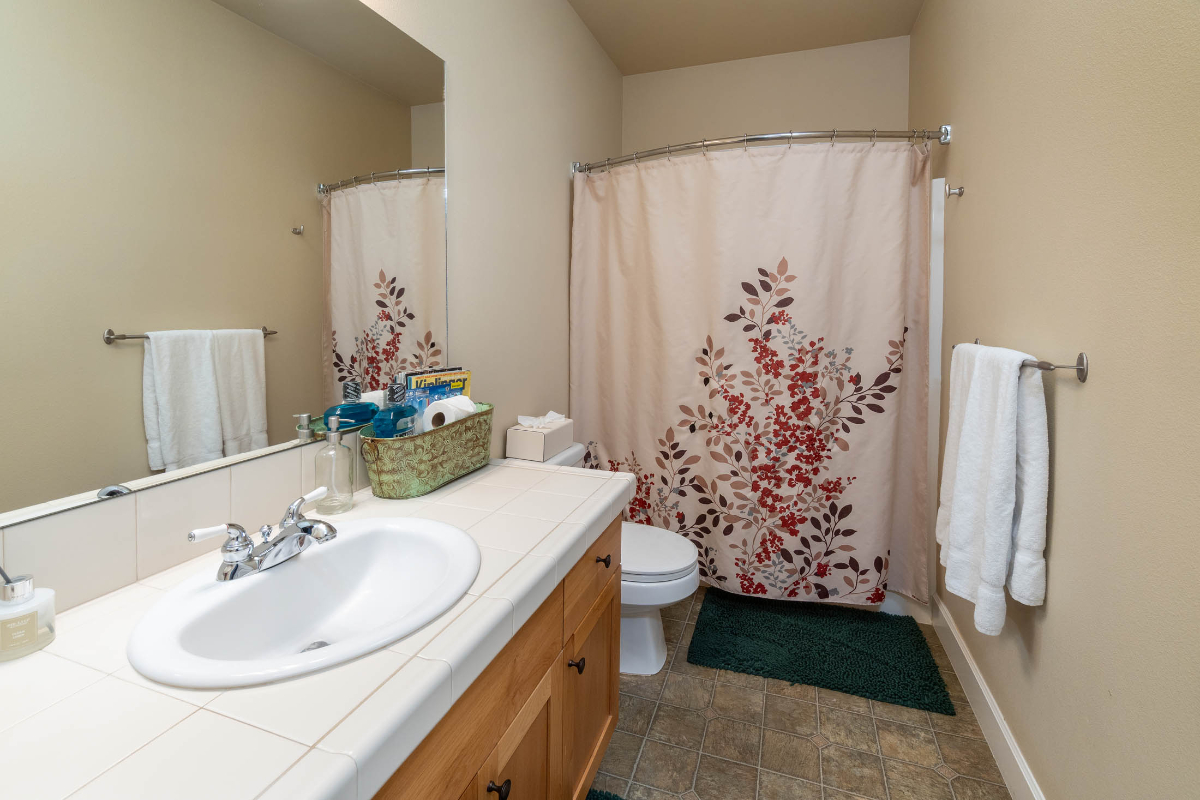 Incredible location for this 30-day minimum stay Redmond two-bedroom + high level office home. PERFECT FOR REMOTE WORKER - Photo 4