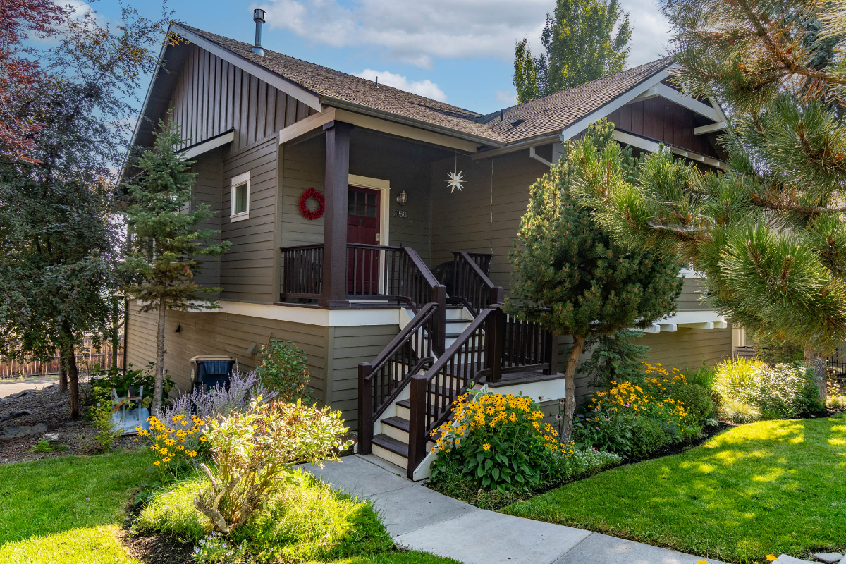 Incredible location for this 30-day minimum stay Redmond two-bedroom + high level office home. PERFECT FOR REMOTE WORKER - Photo 1