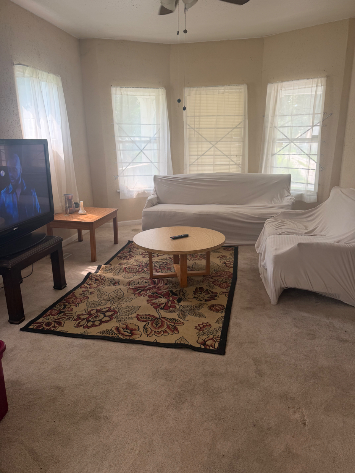 Large & Friendly Home - Photo 3