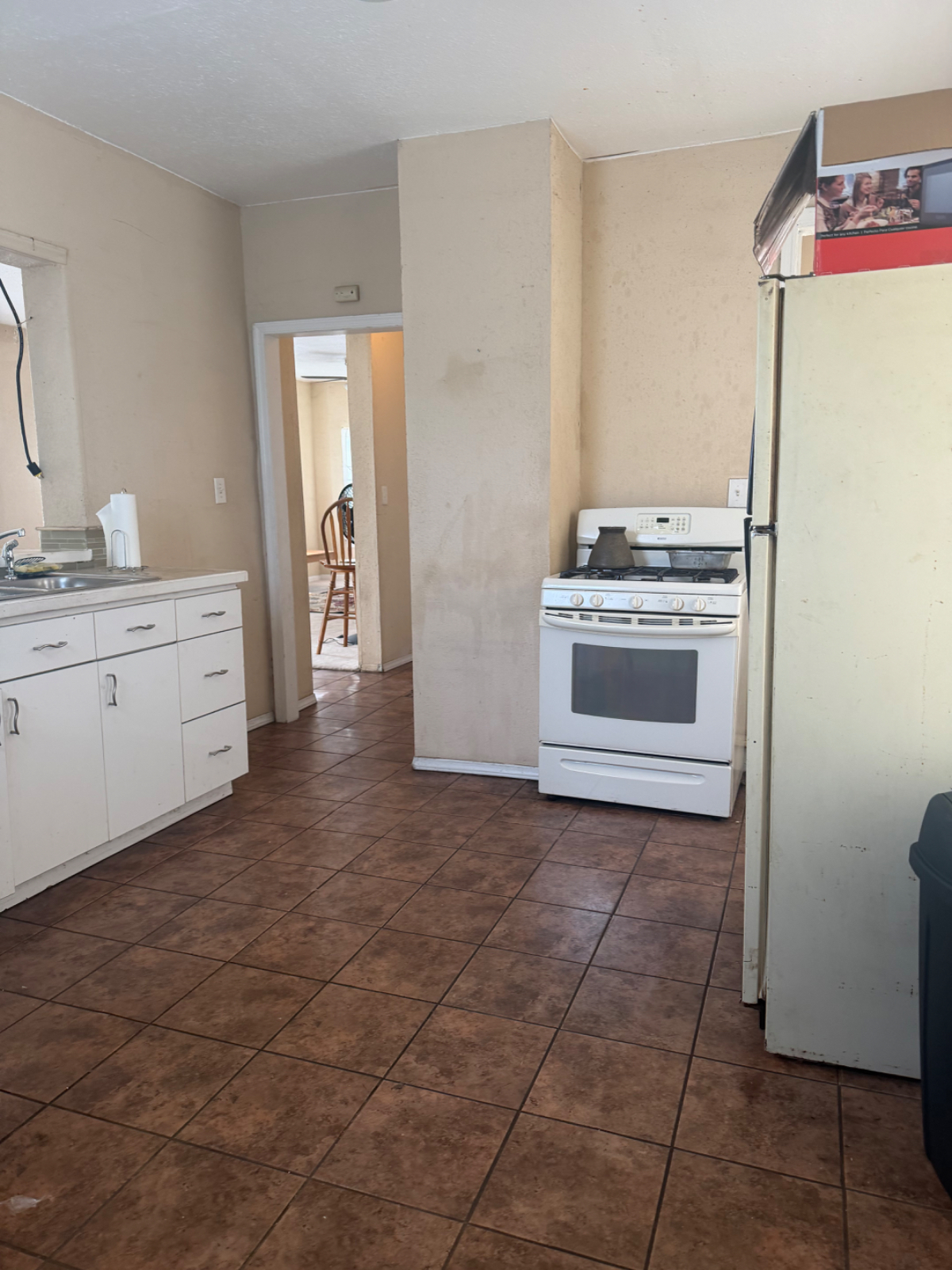 Large & Friendly Home - Photo 6