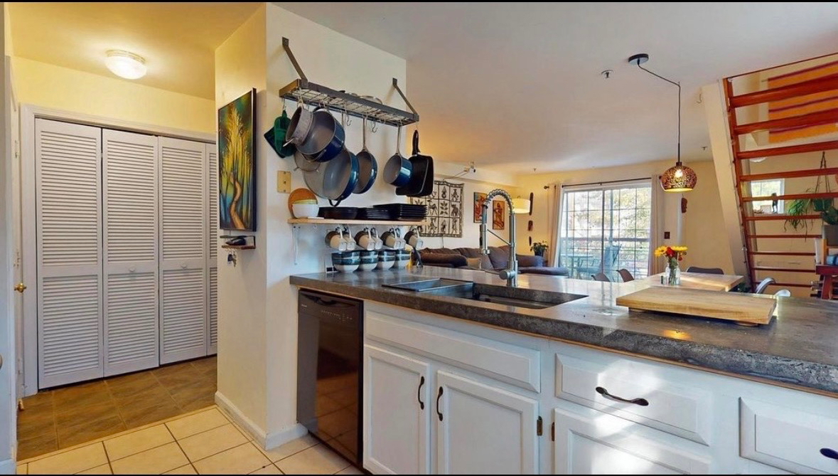 Walk to UVMMC & UVM | Quiet Room in Prime Burlington Location - Photo 7
