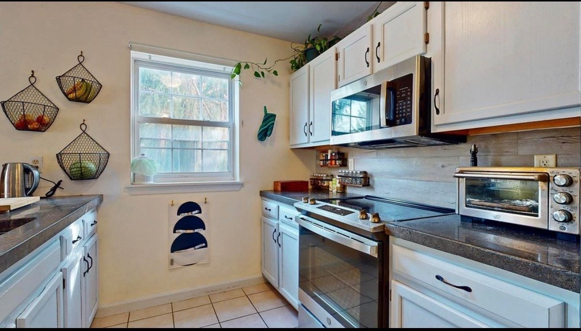 Walk to UVMMC & UVM | Quiet Room in Prime Burlington Location - Photo 10