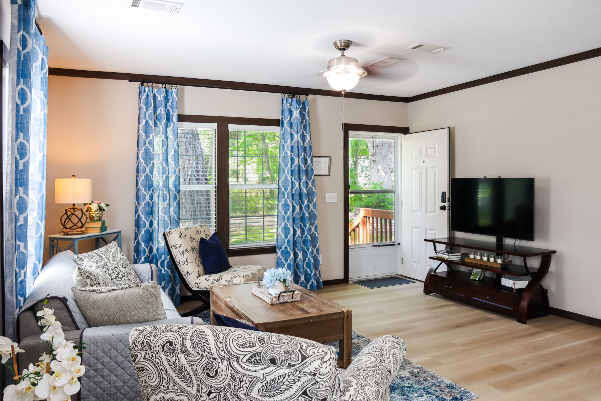 A Cozy Home in Downtown Seguin - Photo 5
