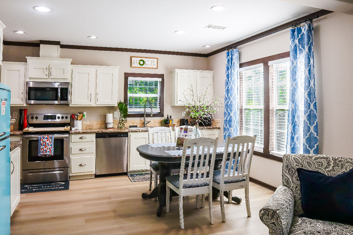 A Cozy Home in Downtown Seguin - Photo 7