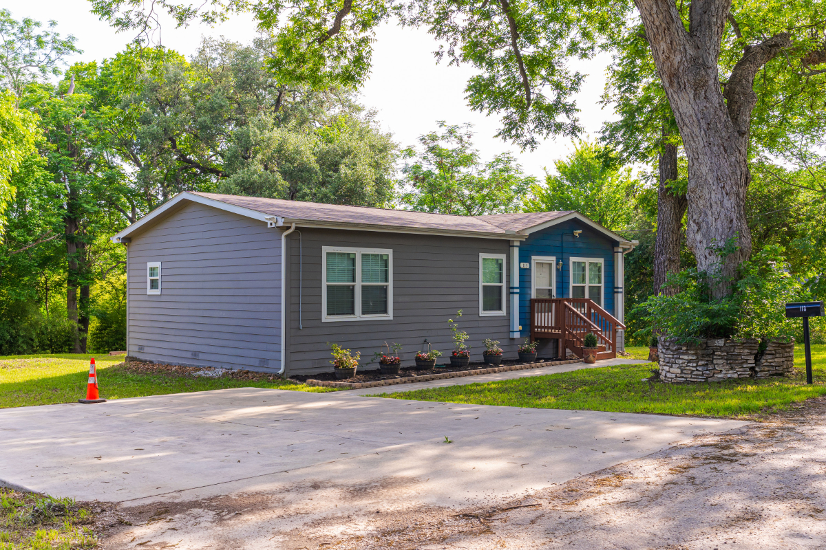 A Cozy Home in Downtown Seguin - Photo 1