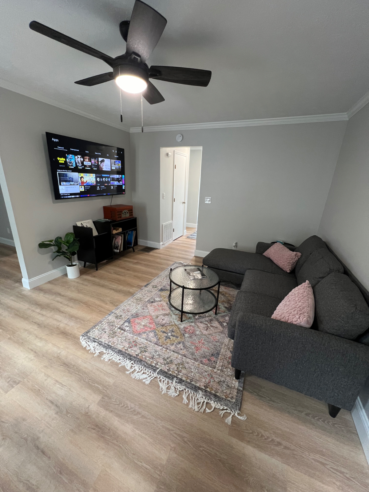 Newly Renovated Townhouse - Photo 6