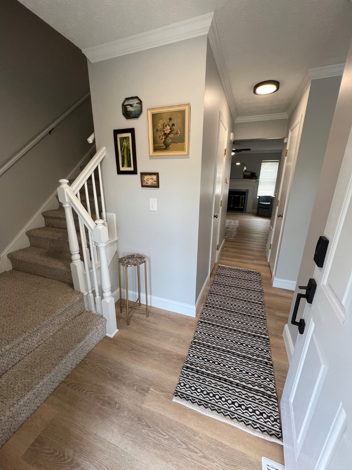 Newly Renovated Townhouse - Photo 2