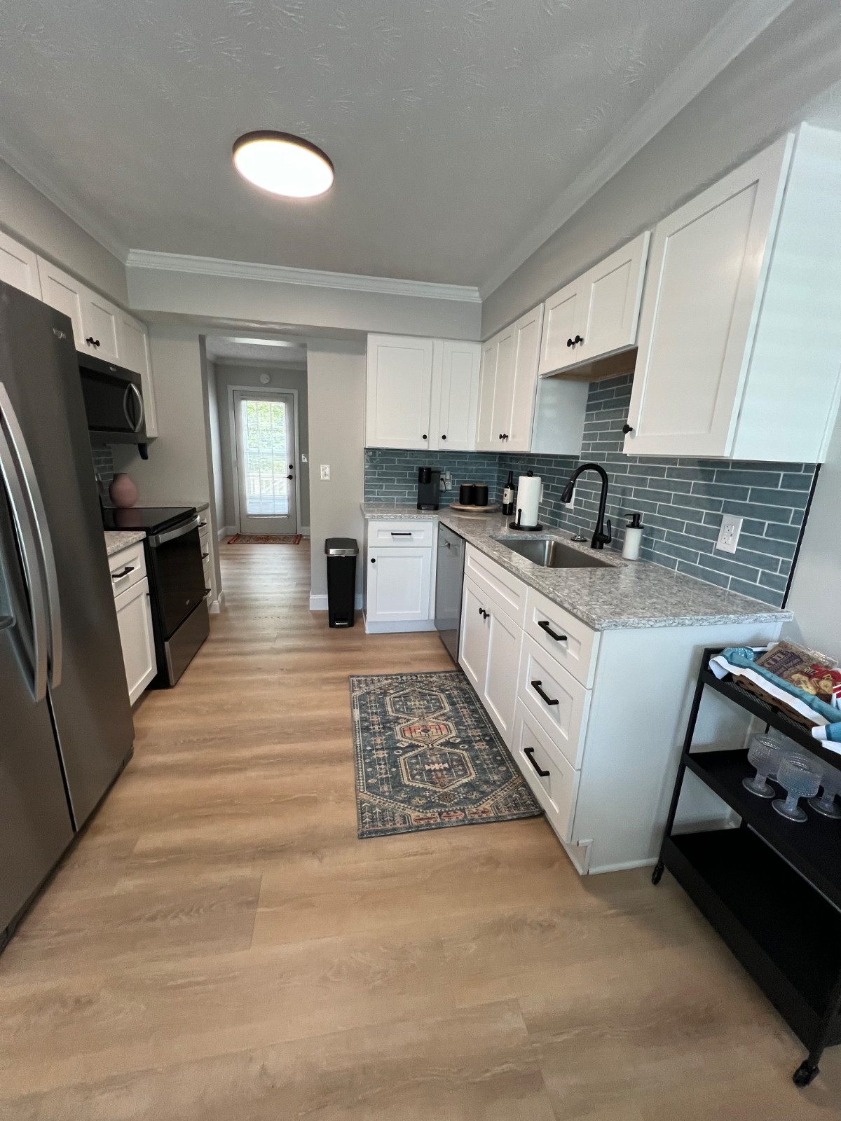 Newly Renovated Townhouse - Photo 8