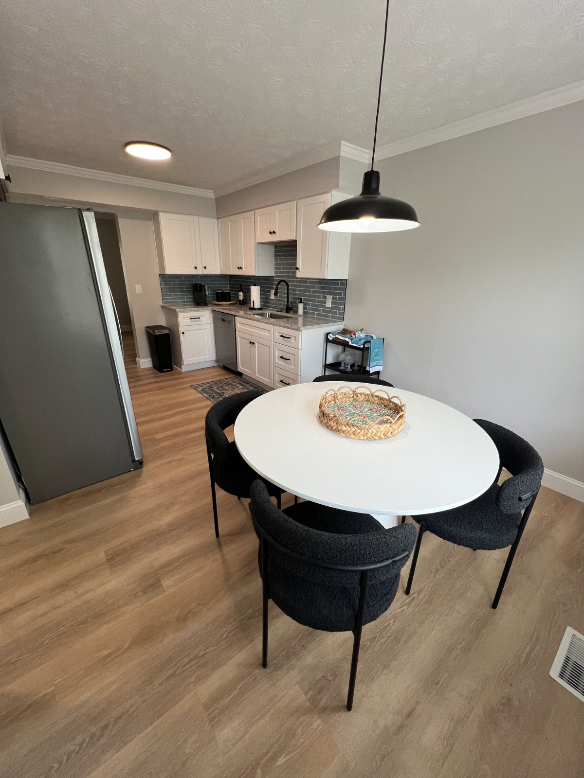 Newly Renovated Townhouse - Photo 10