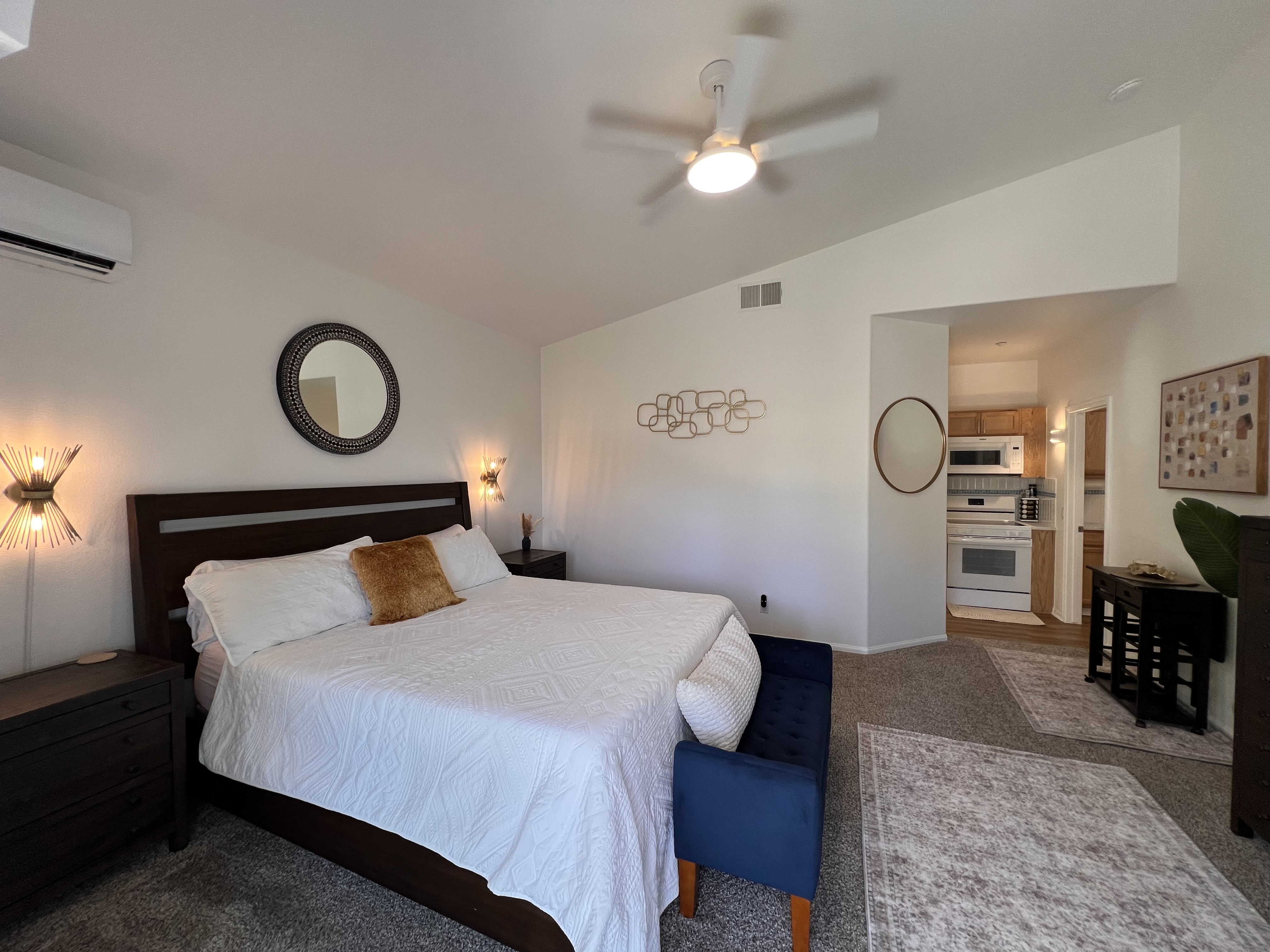 Inviting Private Studio | Dedicated Entrance | Full Custom Kitchen | King Bed | In-Unit Laundry | Jacuzzi Access | Off-Street Parking - Photo 1