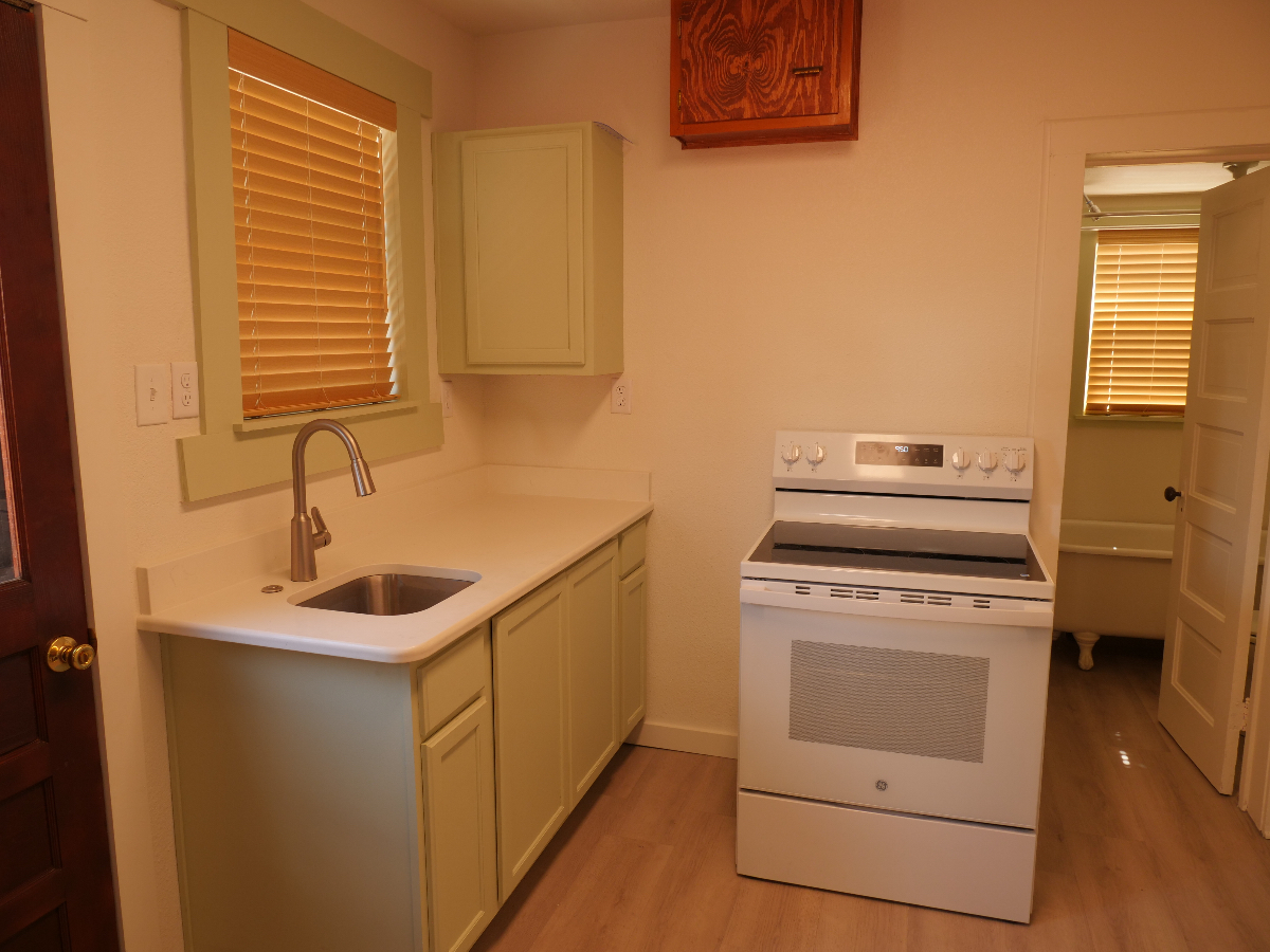 Furnished South End Cottage with Dedicated Parking in Downtown - Photo 4