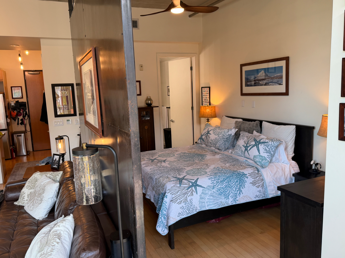 Fully furnished condo in the heart of downtown - Photo 5