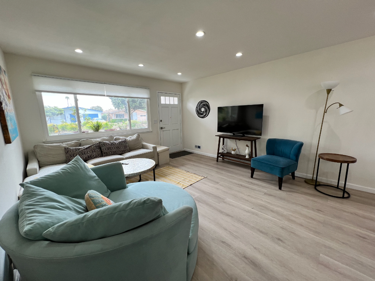 Fresh, Fully Renovated Home Near Beaches and Redwoods - A Perfect Midterm Retreat - Photo 2
