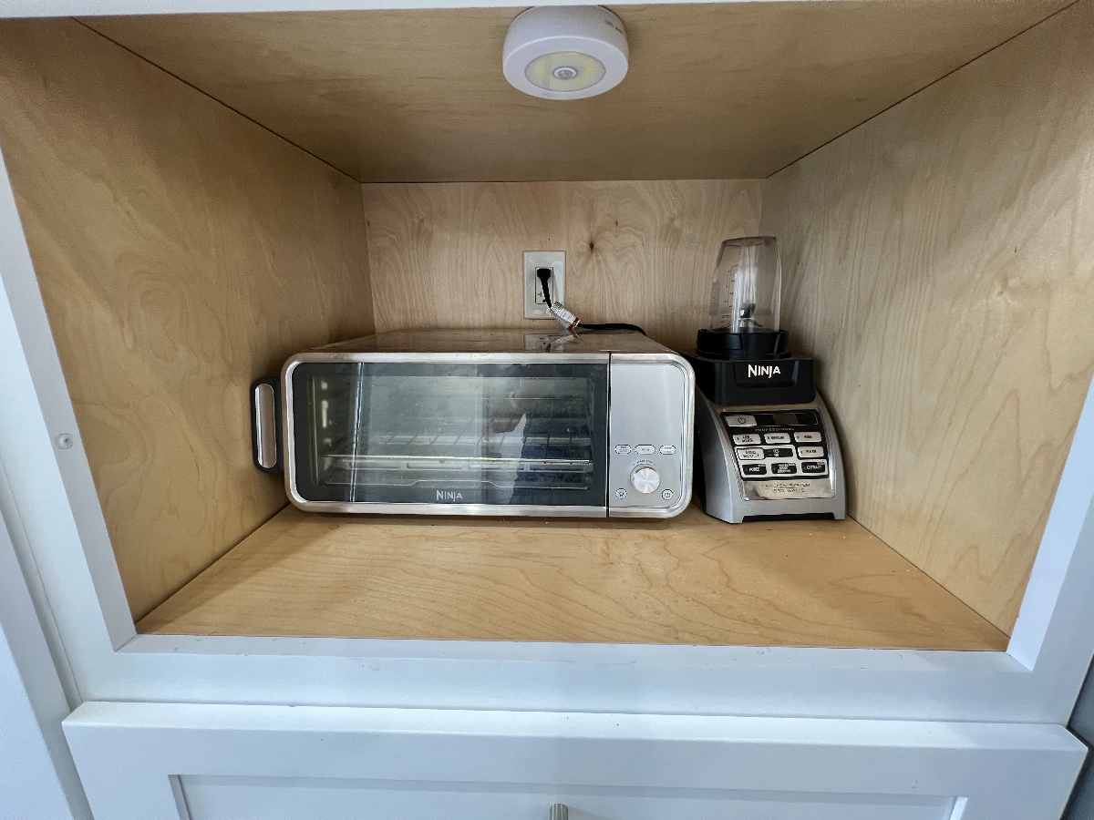 Fresh, Fully Renovated Home Near Beaches and Redwoods - A Perfect Midterm Retreat - Photo 6