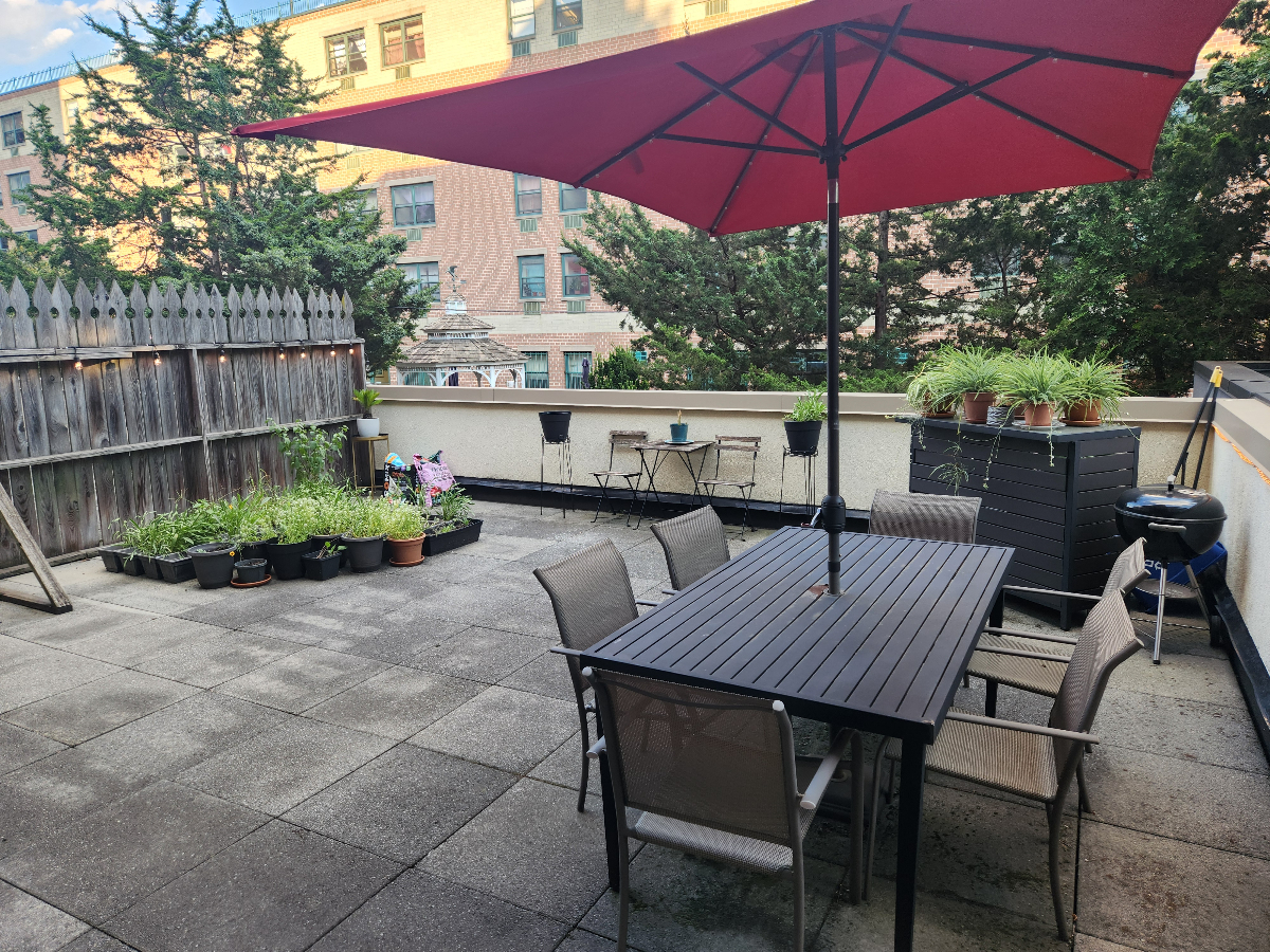 Furnished 2BR with Massive 900 SF Private Patio in Brooklyn - Photo 8