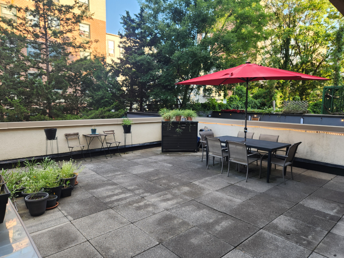 Furnished 2BR with Massive 900 SF Private Patio in Brooklyn - Photo 9