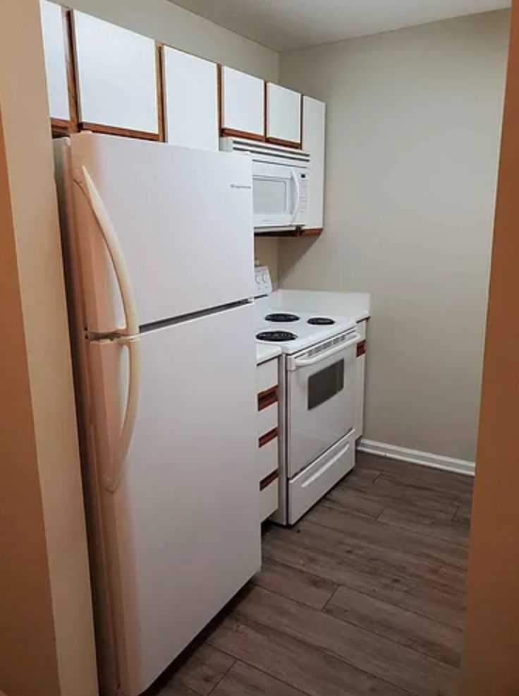 4 Bedroom Condo w/ 1 furnished bedroom available for rent - Photo 3