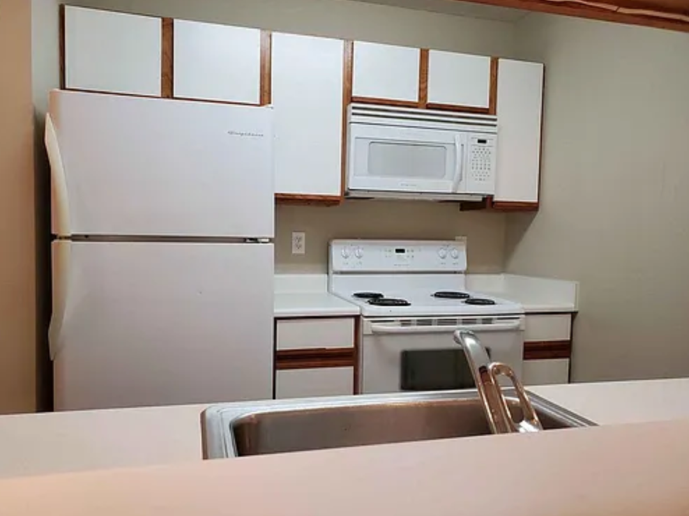 4 Bedroom Condo w/ 1 furnished bedroom available for rent - Photo 6