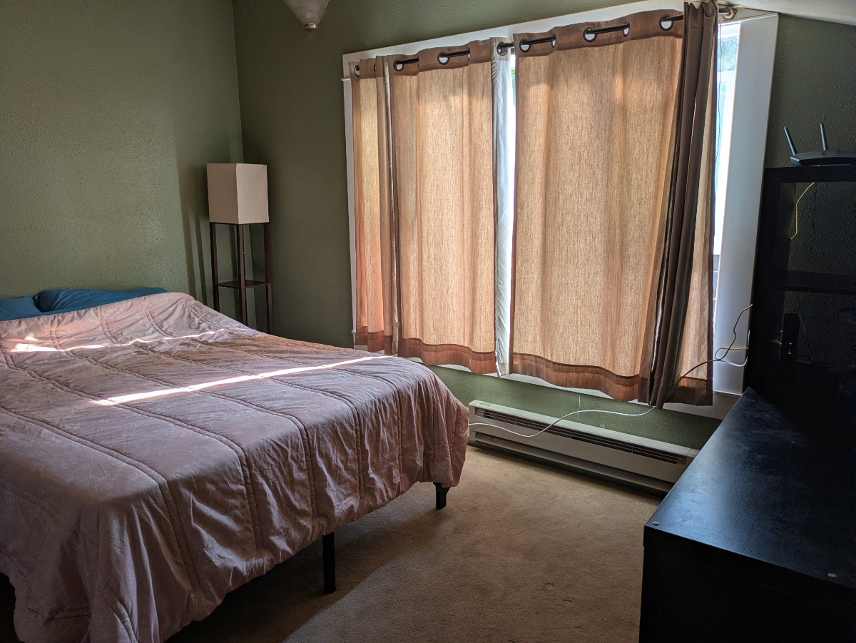 Spacious, centrally located retreat in quiet neighborhood - Photo 6