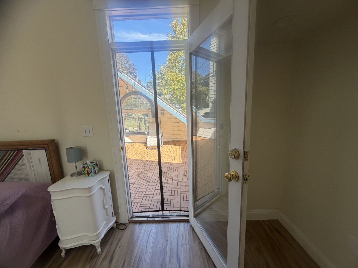 Spacious, Sunny Private Suite with Private Bath & Deck Near SF General & UCSF - Photo 4