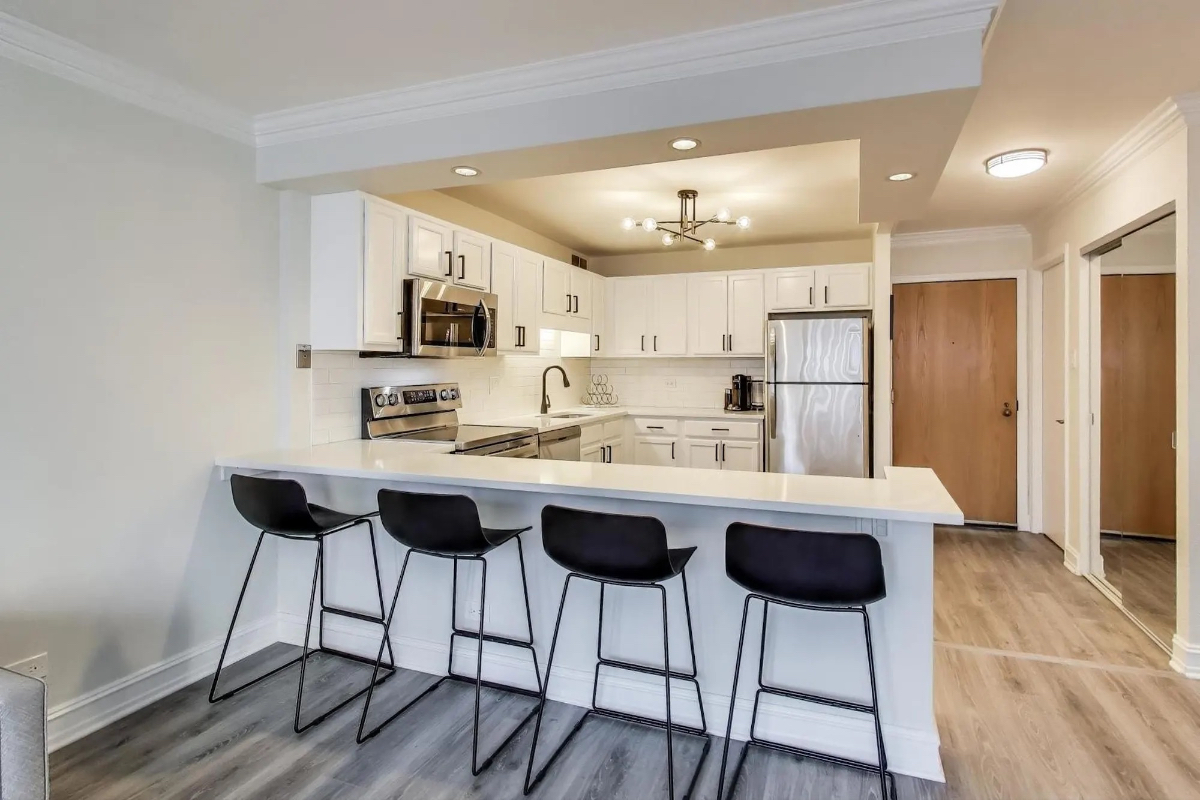 Furnished Streeterville 1BR | 12-Month Lease Preferred | Prime Downtown Location - Photo 9