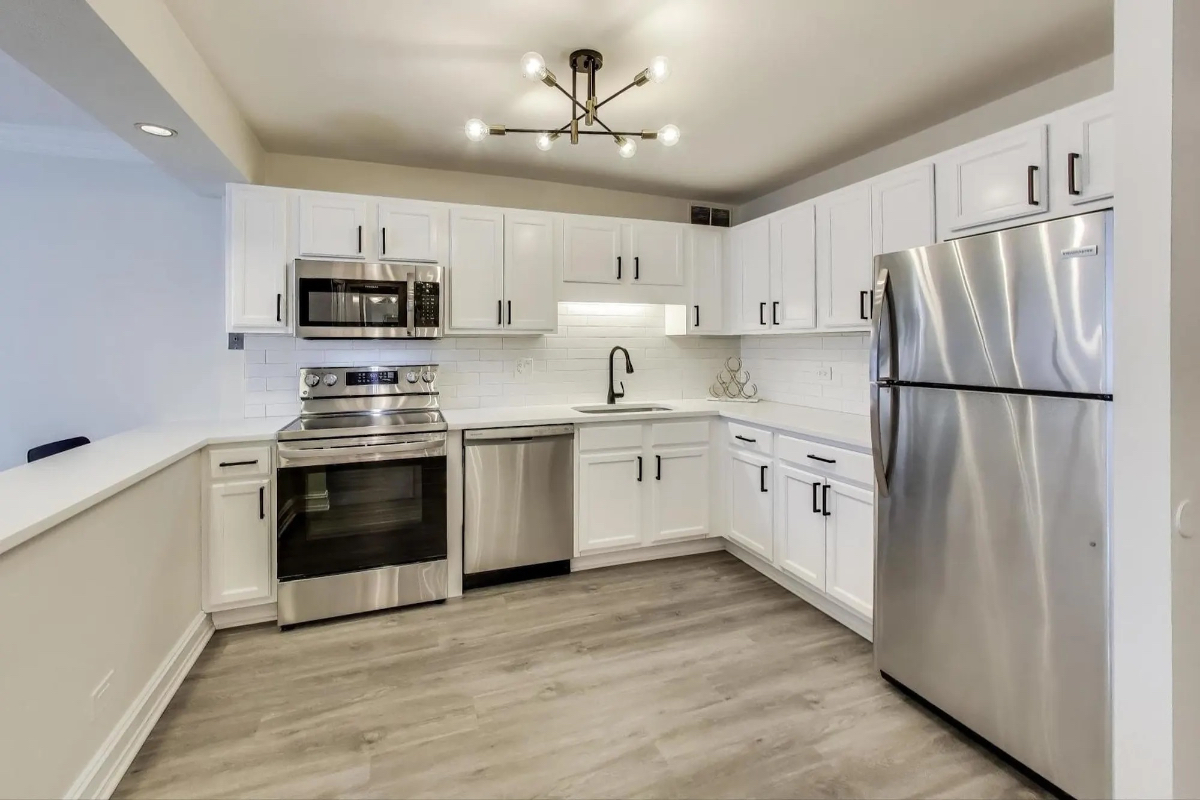 Furnished Streeterville 1BR | 12-Month Lease Preferred | Prime Downtown Location - Photo 10