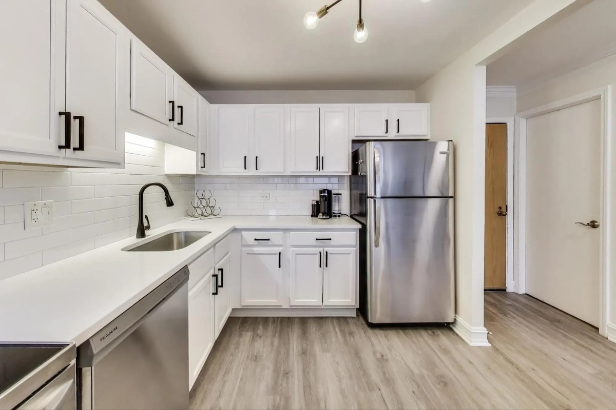 Furnished Streeterville 1BR | 12-Month Lease Preferred | Prime Downtown Location - Photo 11