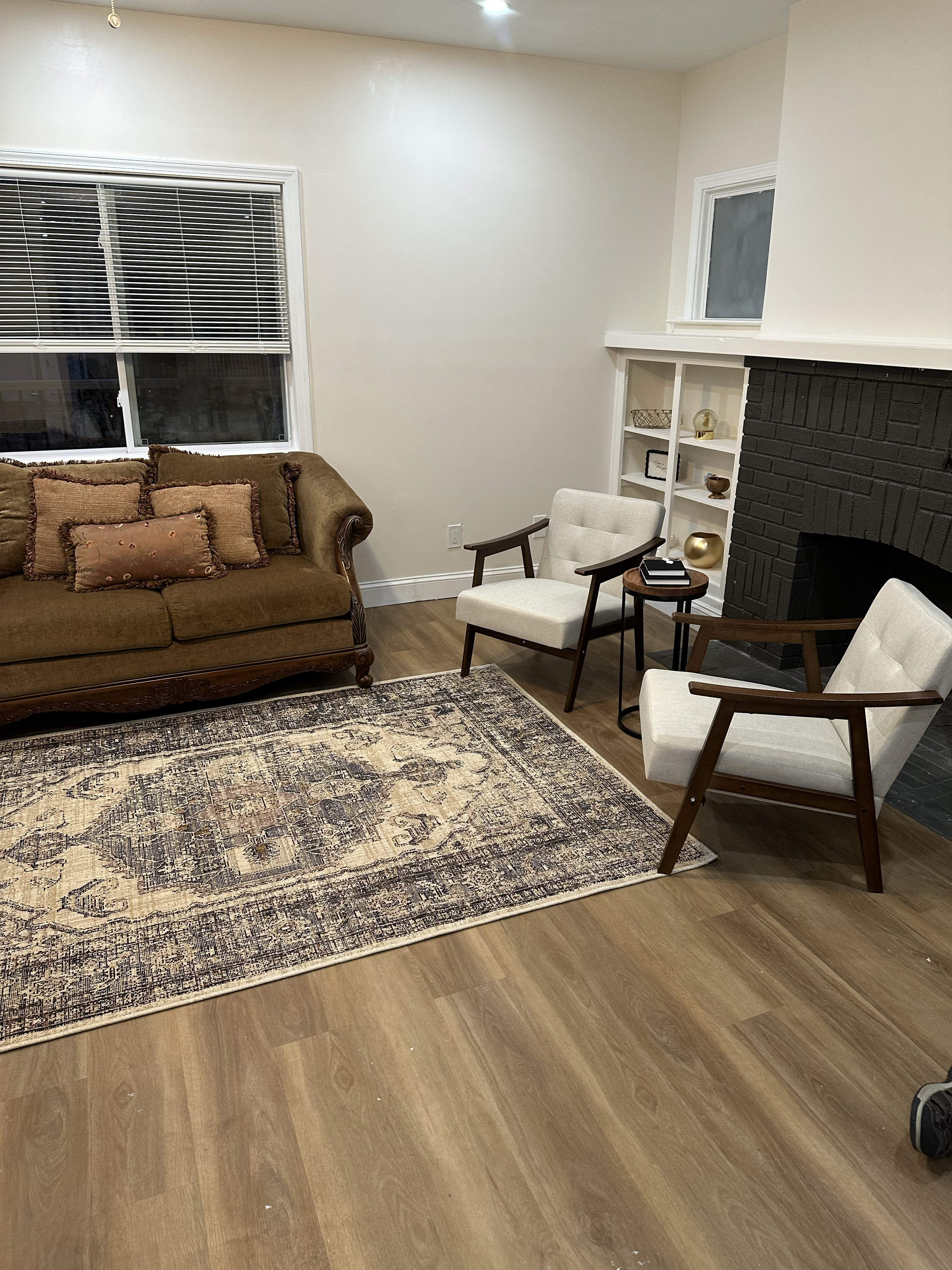 Room in Modern Apartment - Photo 9