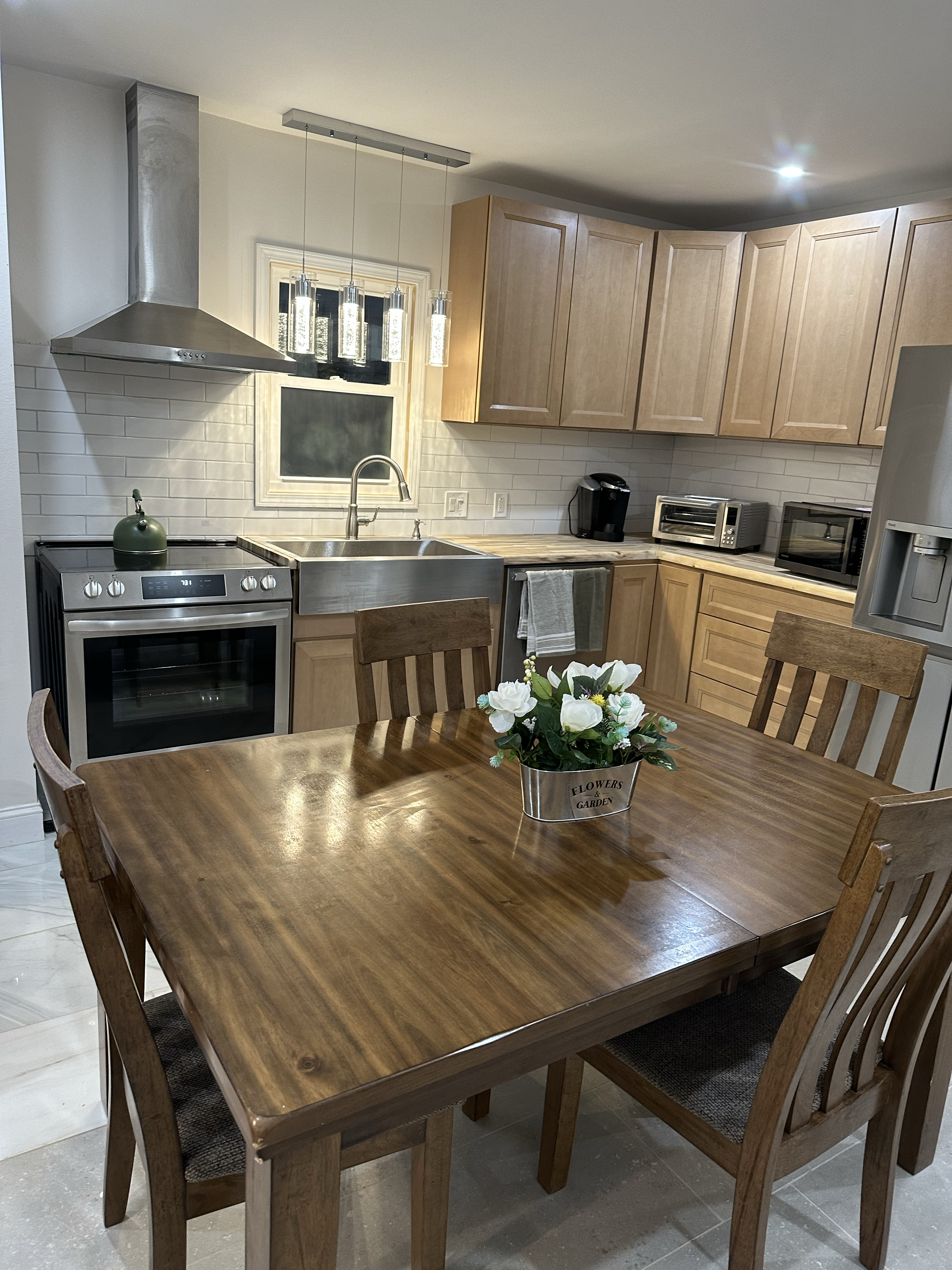 Room in Modern Apartment - Photo 11