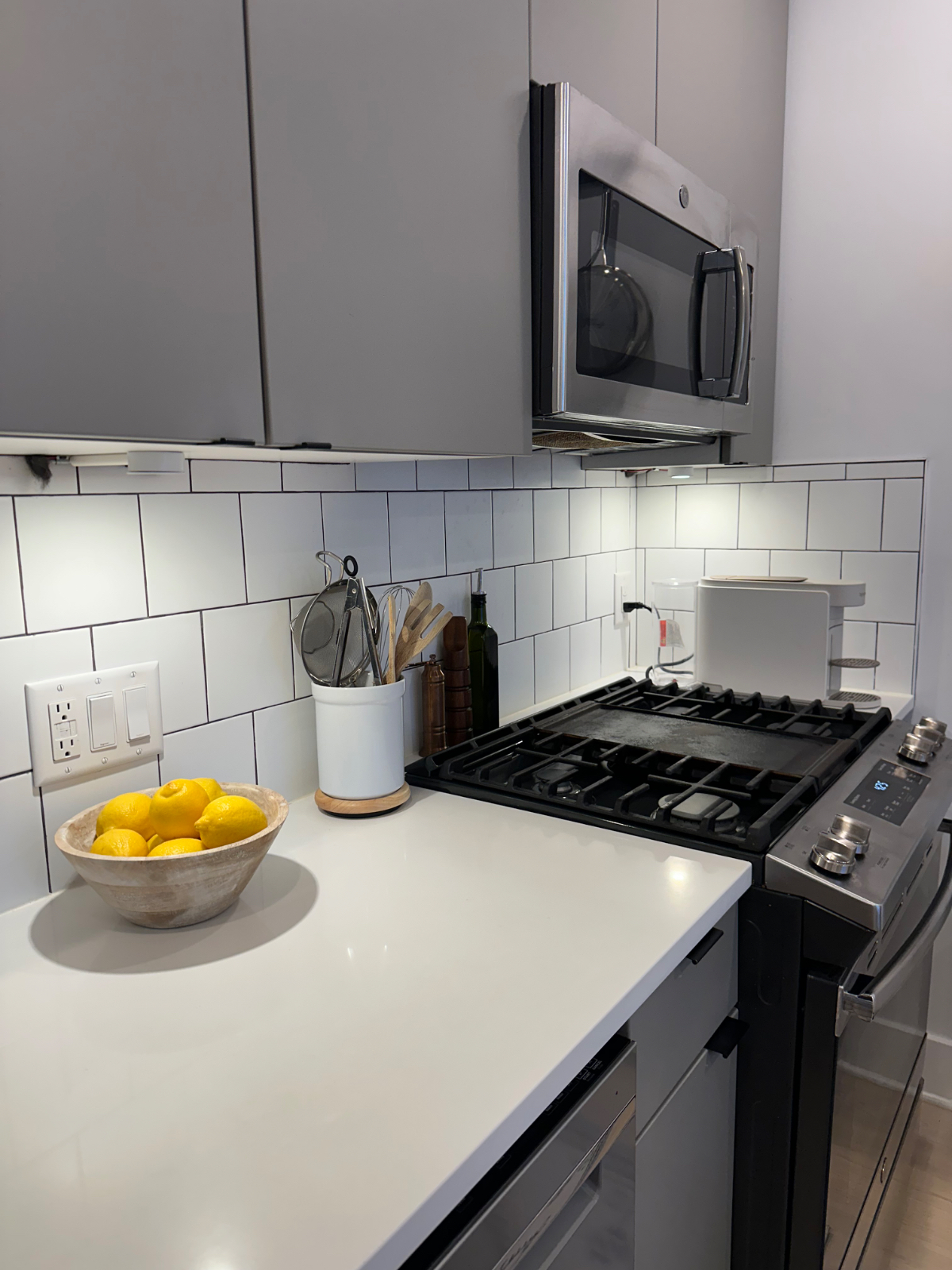 Clean, Comfy & Quiet - Full Kitchen, FastWiFi - Photo 4