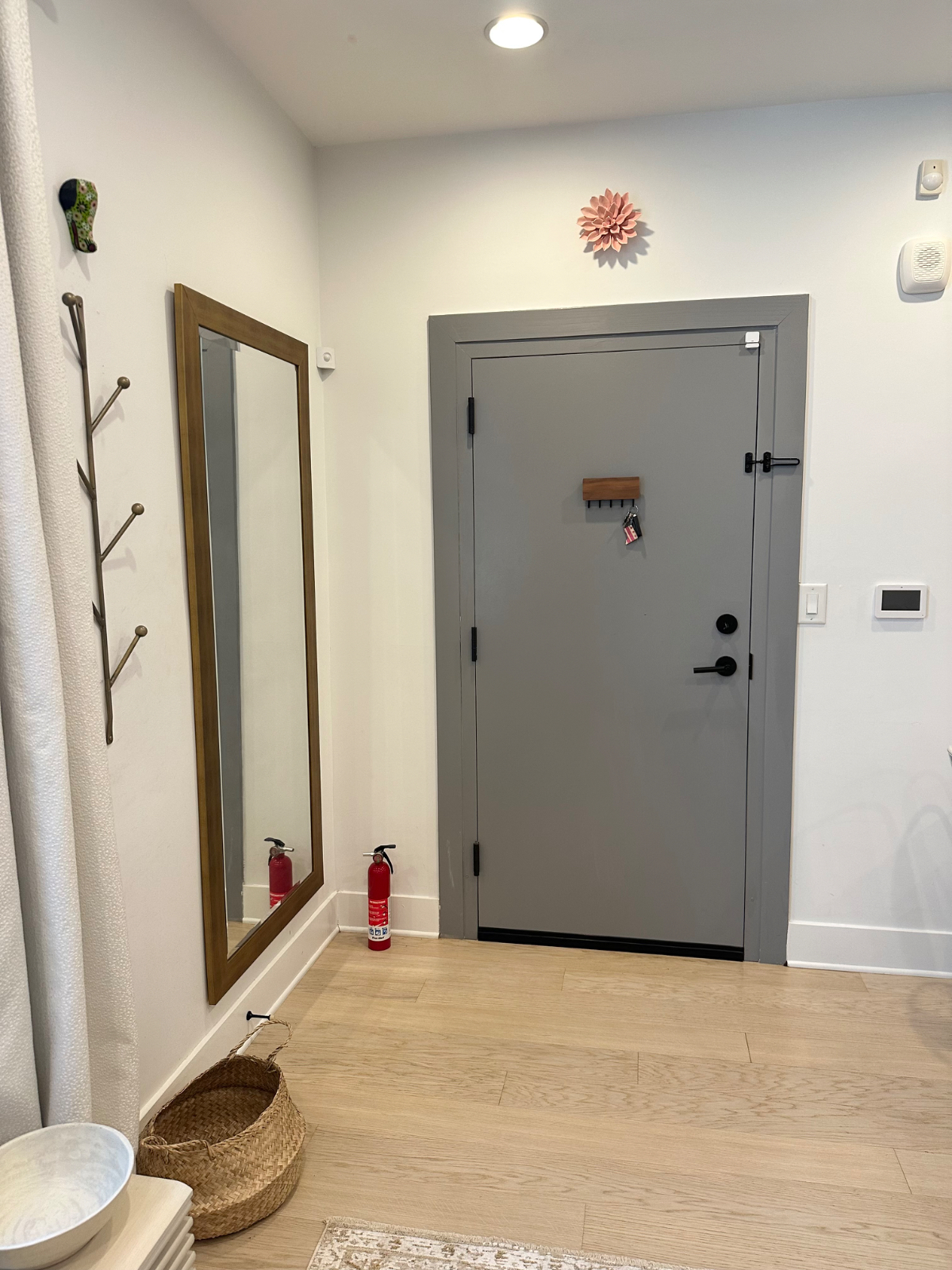 Clean, Comfy & Quiet - Full Kitchen, FastWiFi - Photo 6