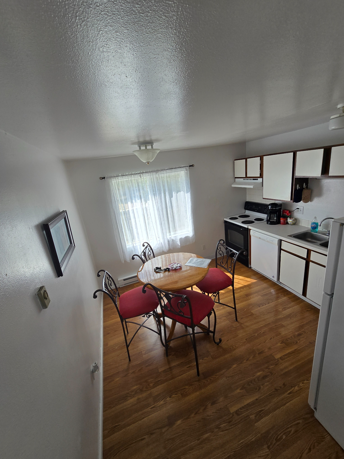 Two-Bedroom Living in a Quiet, Convenient Riverton Location - Photo 4