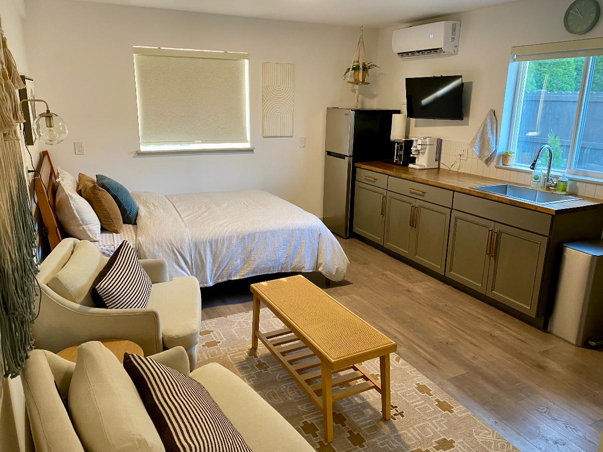 Private Studio - Fully Furnished - Photo 1