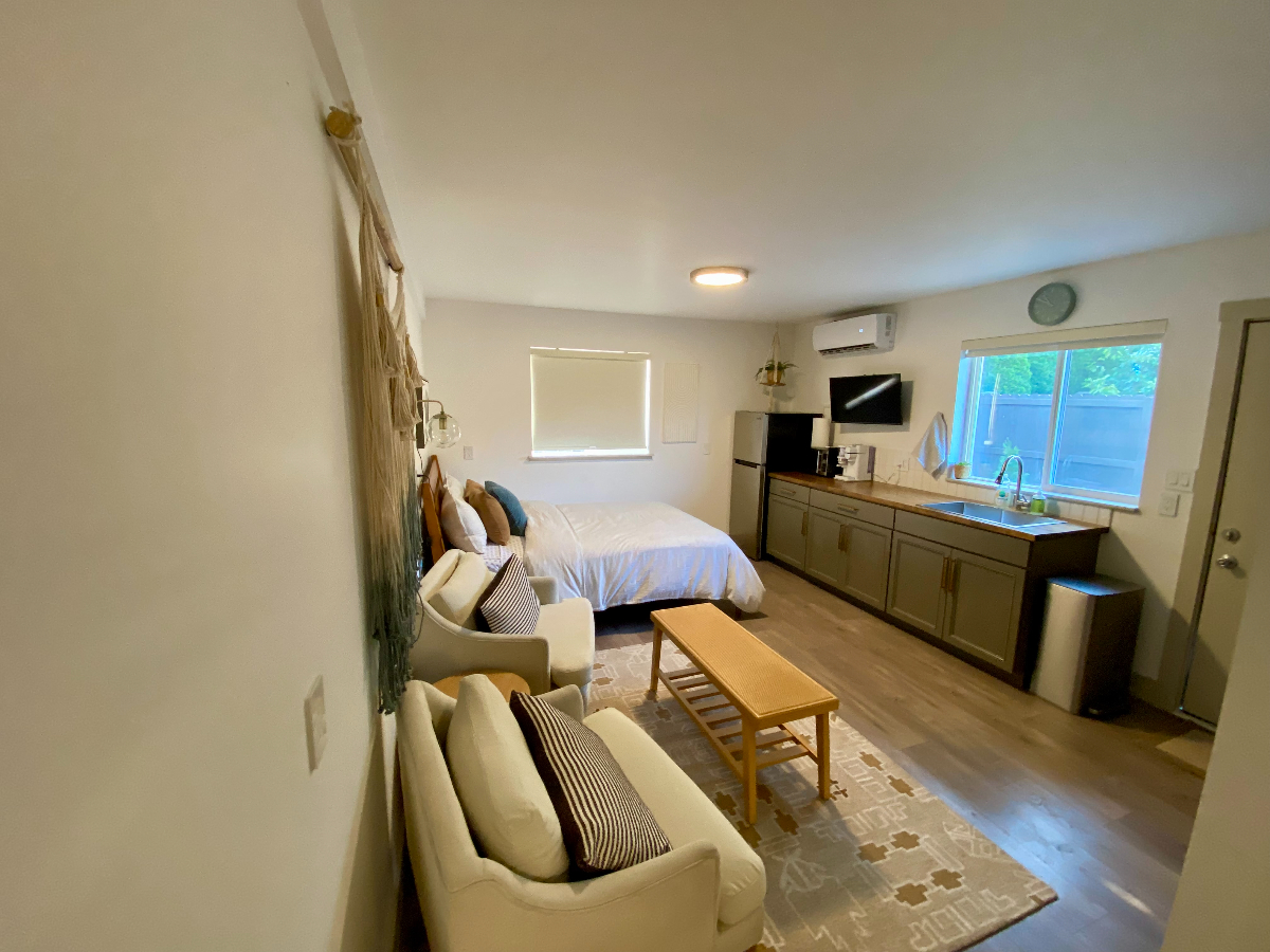 Private Studio - Fully Furnished - Photo 3