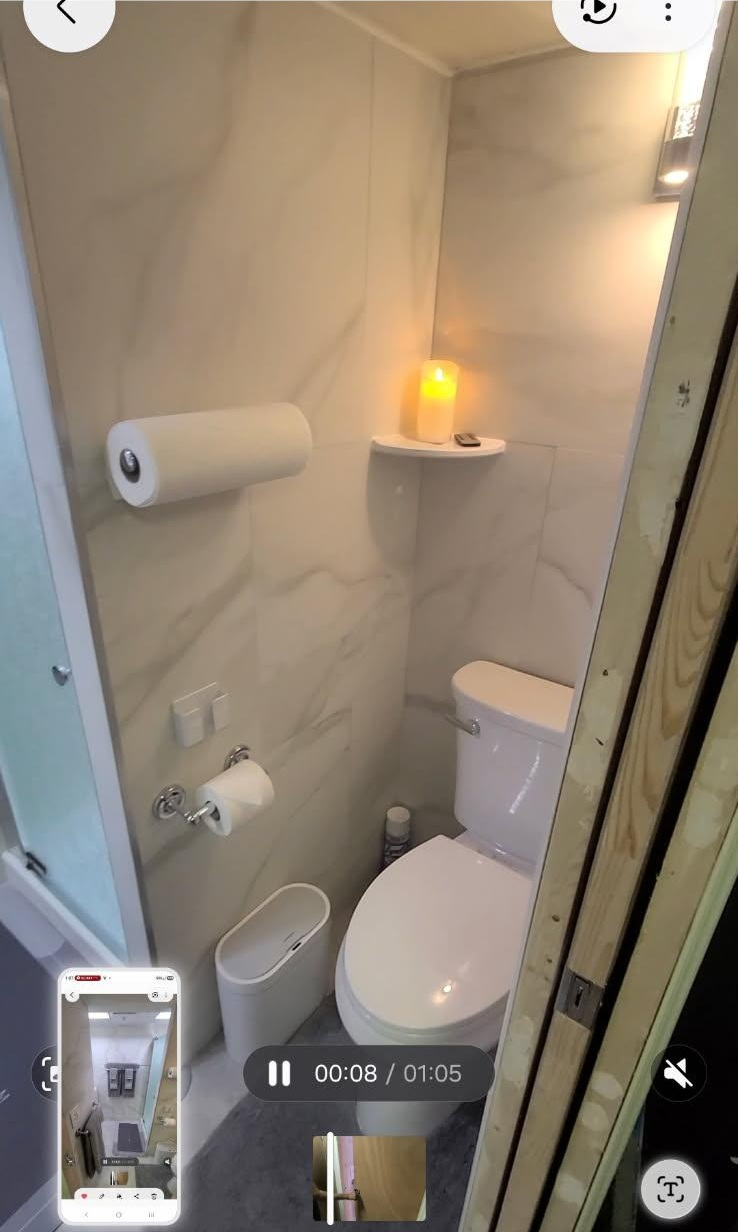 Private Room With Kitchenette Near South Shore University Hospital, Good Samaritan Hospital And Deer - Photo 12