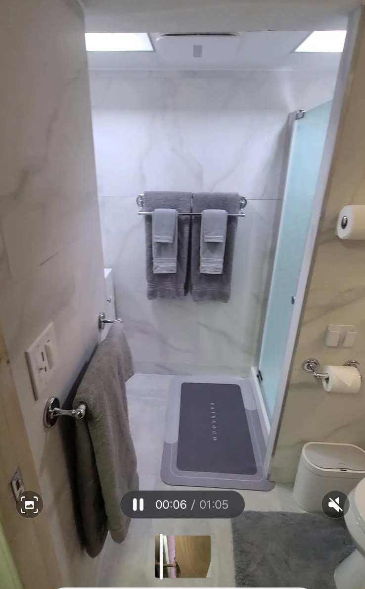 Private Room With Kitchenette Near South Shore University Hospital, Good Samaritan Hospital And Deer - Photo 10