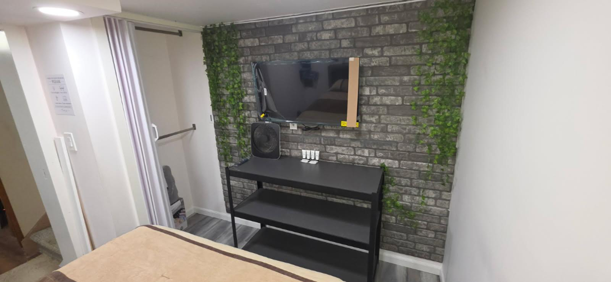 Private Room With Kitchenette Near South Shore University Hospital, Good Samaritan Hospital And Deer - Photo 7