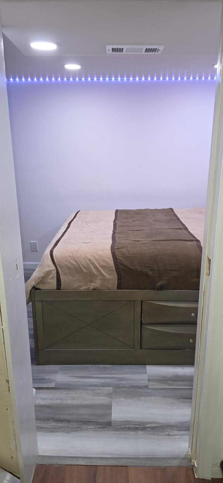 Private Room With Kitchenette Near South Shore University Hospital, Good Samaritan Hospital And Deer - Photo 2