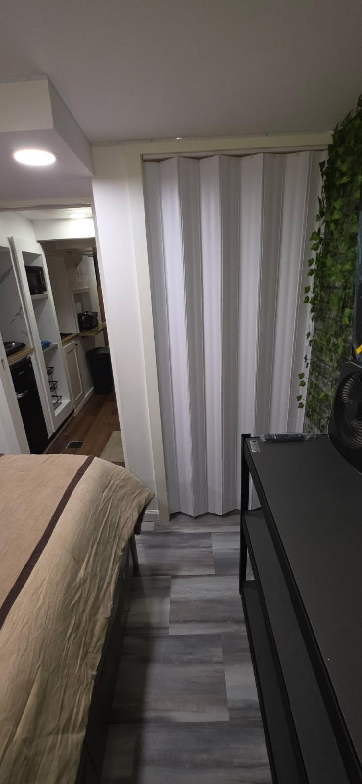 Private Room With Kitchenette Near South Shore University Hospital, Good Samaritan Hospital And Deer - Photo 5