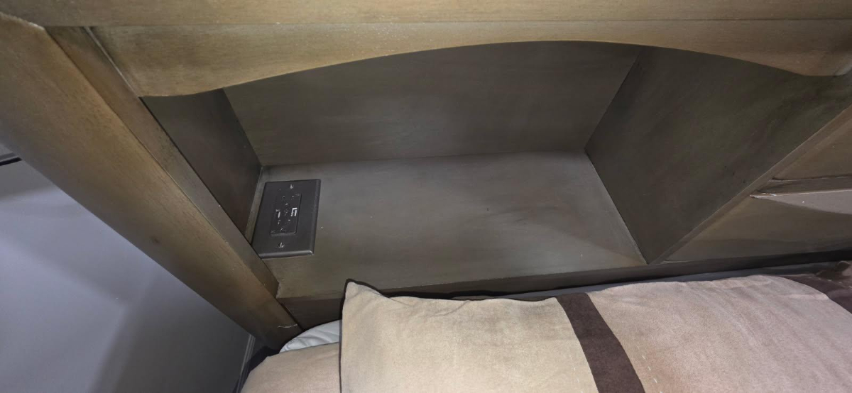 Private Room With Kitchenette Near South Shore University Hospital, Good Samaritan Hospital And Deer - Photo 3