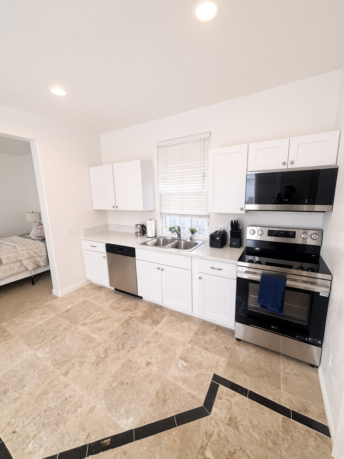 Private, Fully-Furnished Suite in Carmel Valley | 15 Min to Scripps & UCSD | Utilities, Internet Included - Photo 5