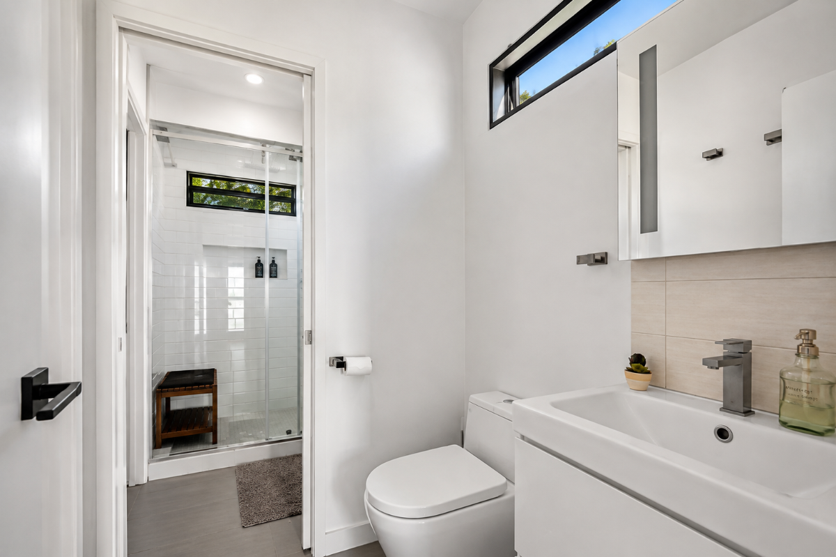 Venice Beach Rooftop Oasis 2BR/2BA + Parking - Photo 6